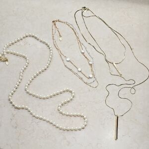 Elegant Pearl and Gold Necklace Set
